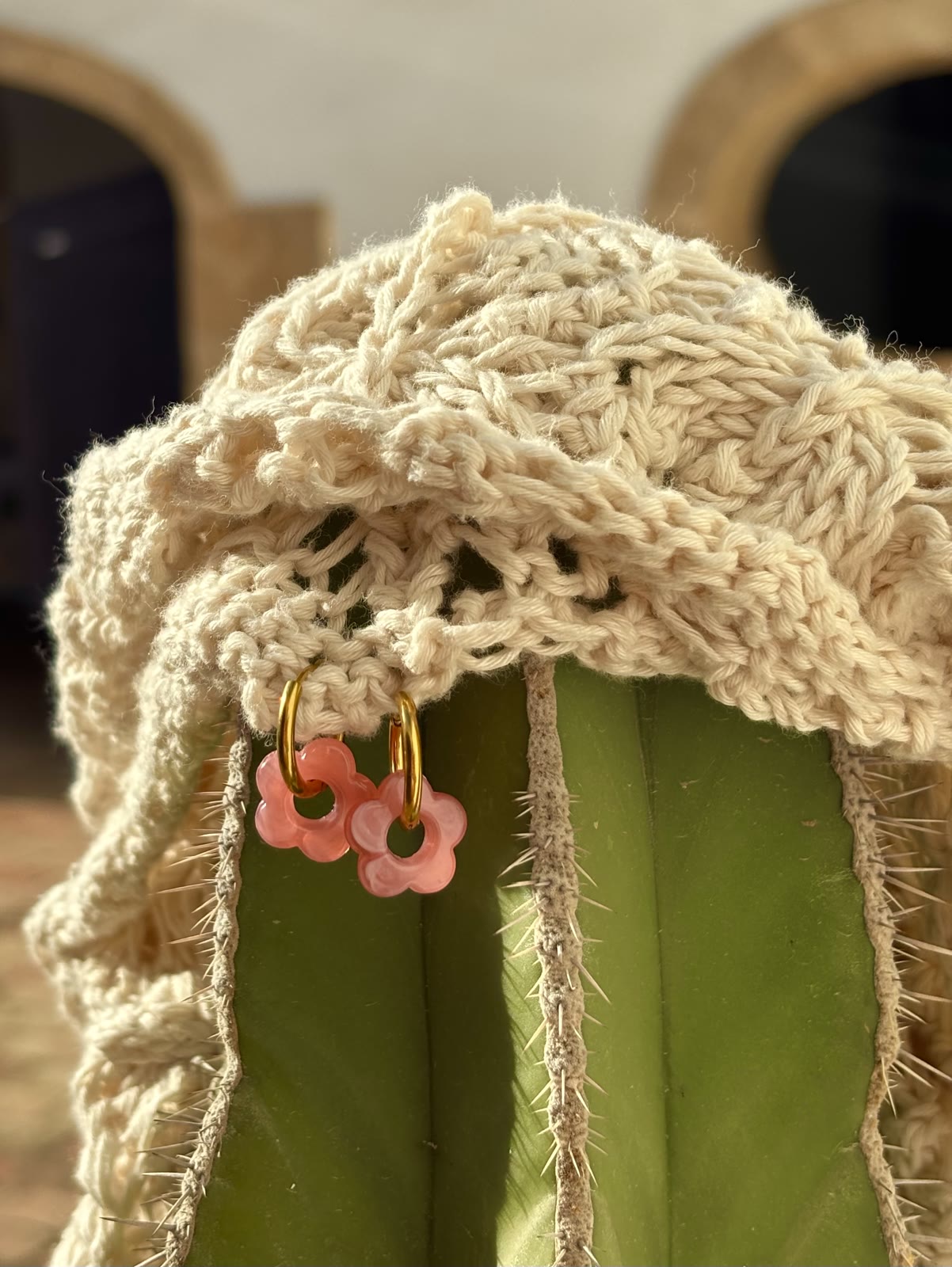 Boucles Flora, monture dorée, couleur rose