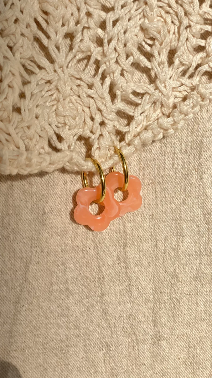 Boucles Flora, monture dorée, couleur rose