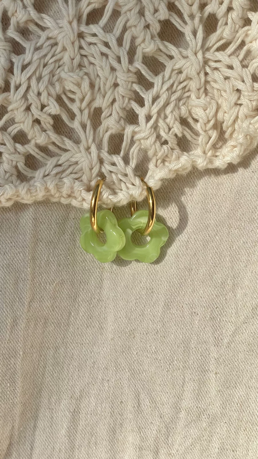 Boucles Flora, monture dorée, couleur vert